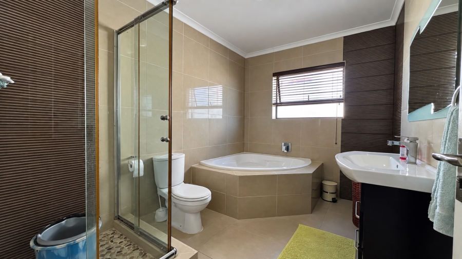 4 Bedroom Property for Sale in Parklands Western Cape